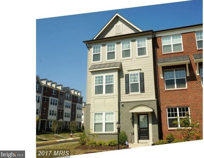 44039 Peirosa Ter, Fairfax, VA 20152