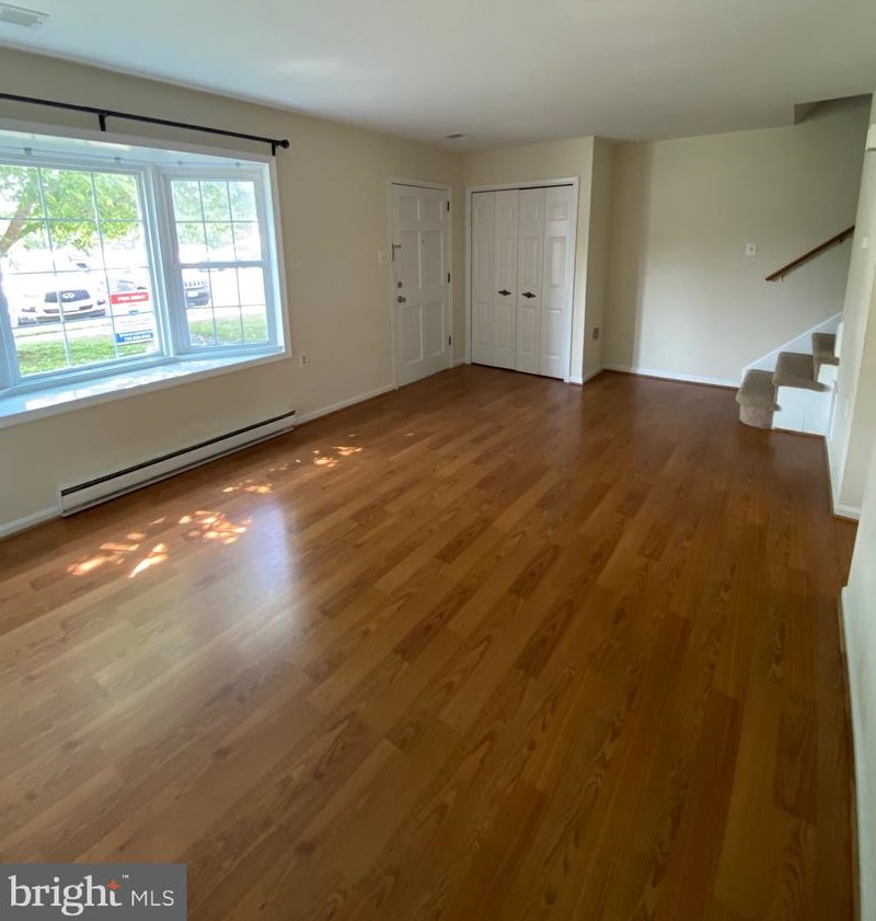14 Park Pl, Lovettsville, VA 20180