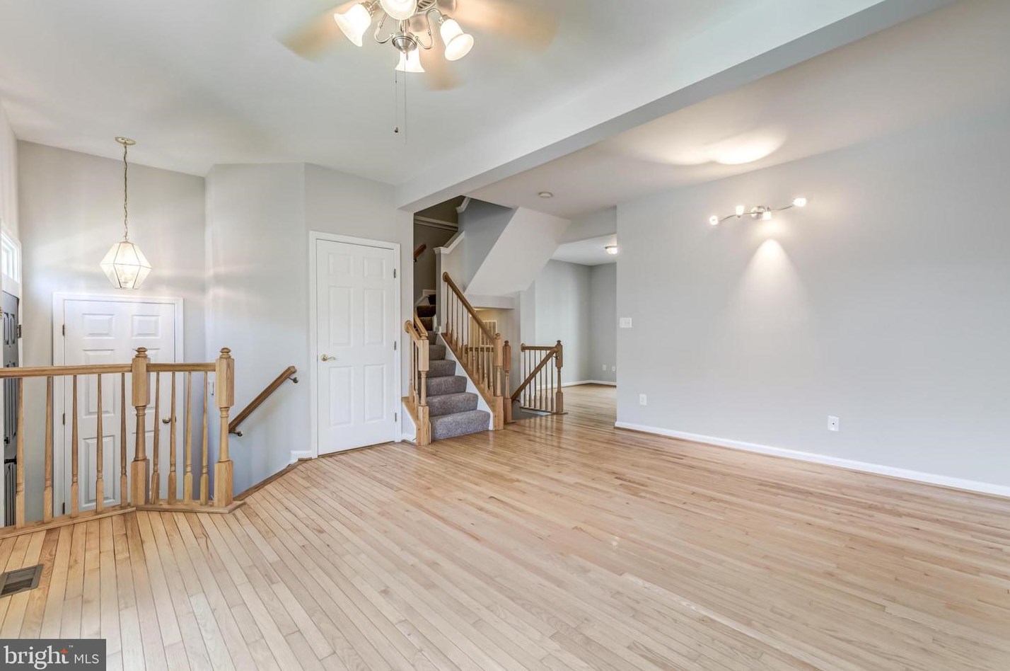 43217 Brookford Sq, Ashburn VA  20147-5139 exterior