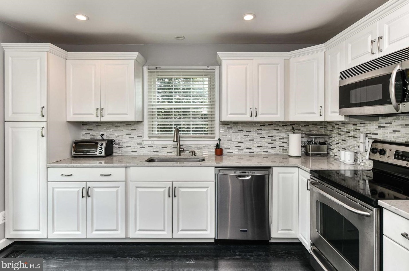 21820 Leatherleaf Ct, Dulles, VA 20164