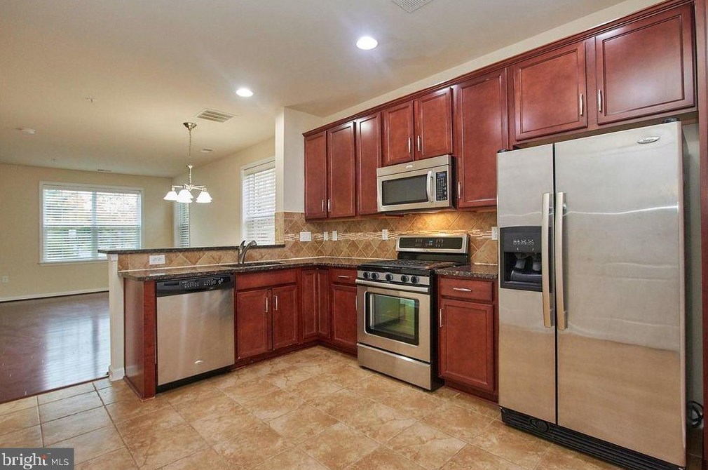 22683 Beacon Crest Ter, Ashburn VA  20148-6427 exterior