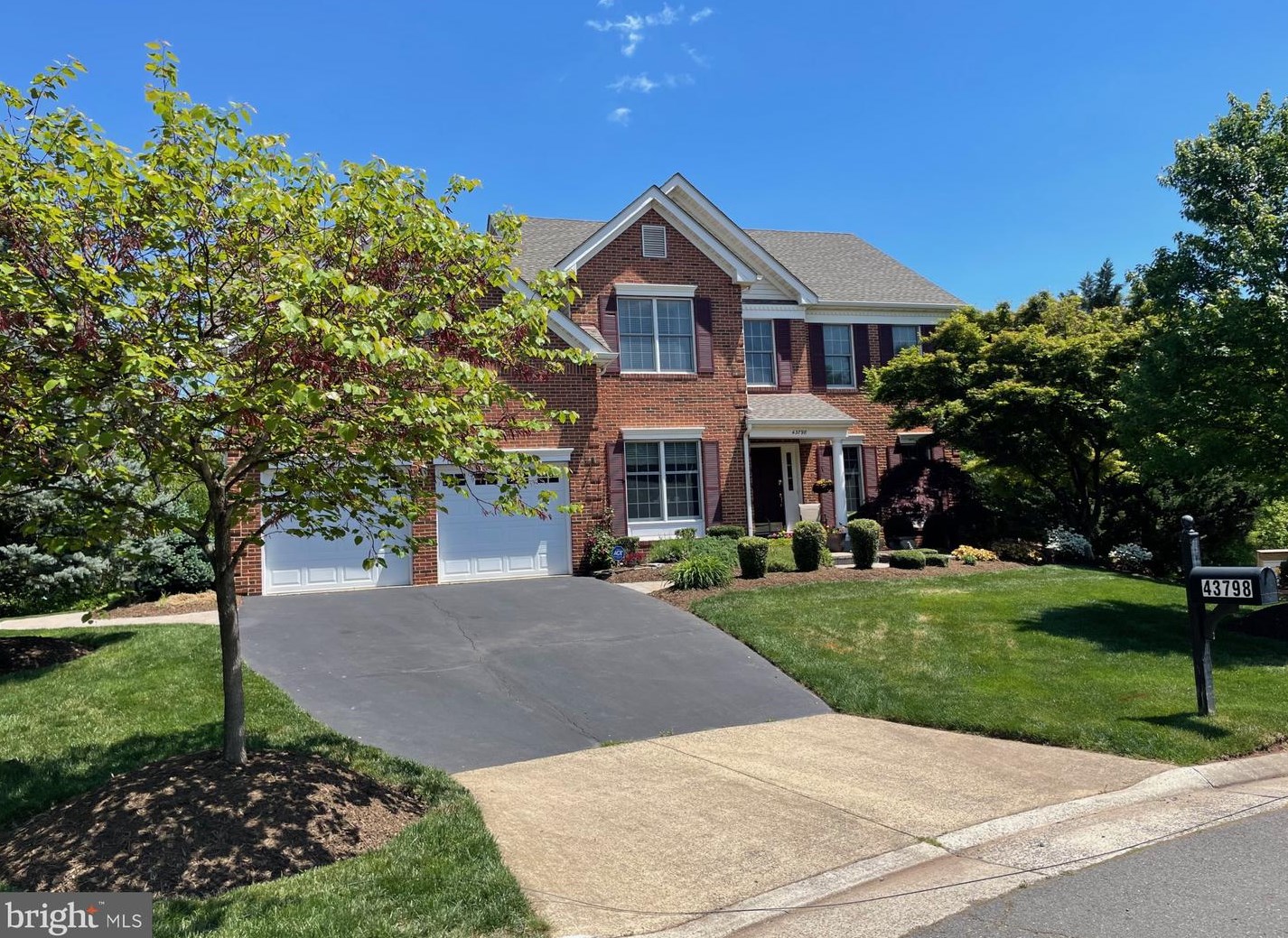 43798 Abbott Pl, Ashburn, VA 20147-5826