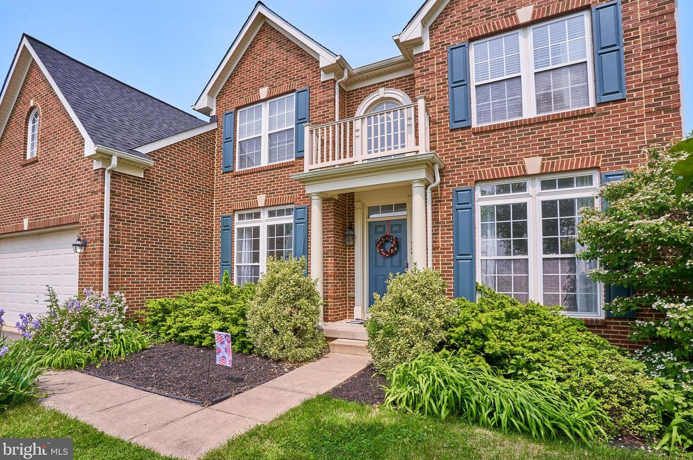 32 Houser Dr, Lovettsville, VA 20180