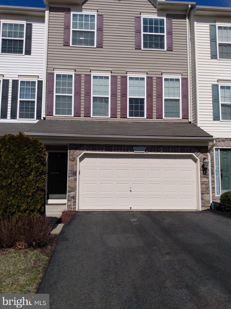 42425 Angela Faye Sq, Ashburn, VA 20148