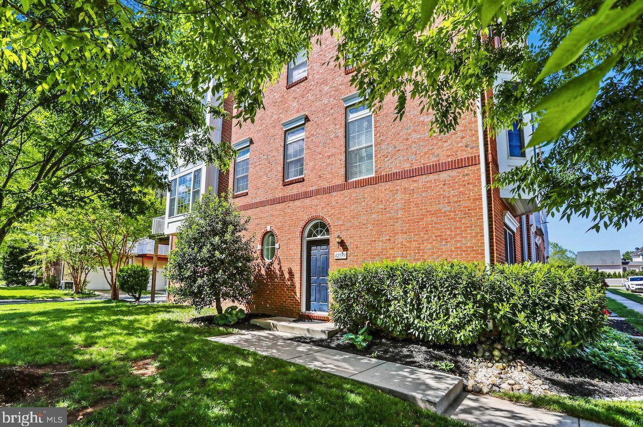 42599 Homefront Ter, Fairfax, VA 20152-6022