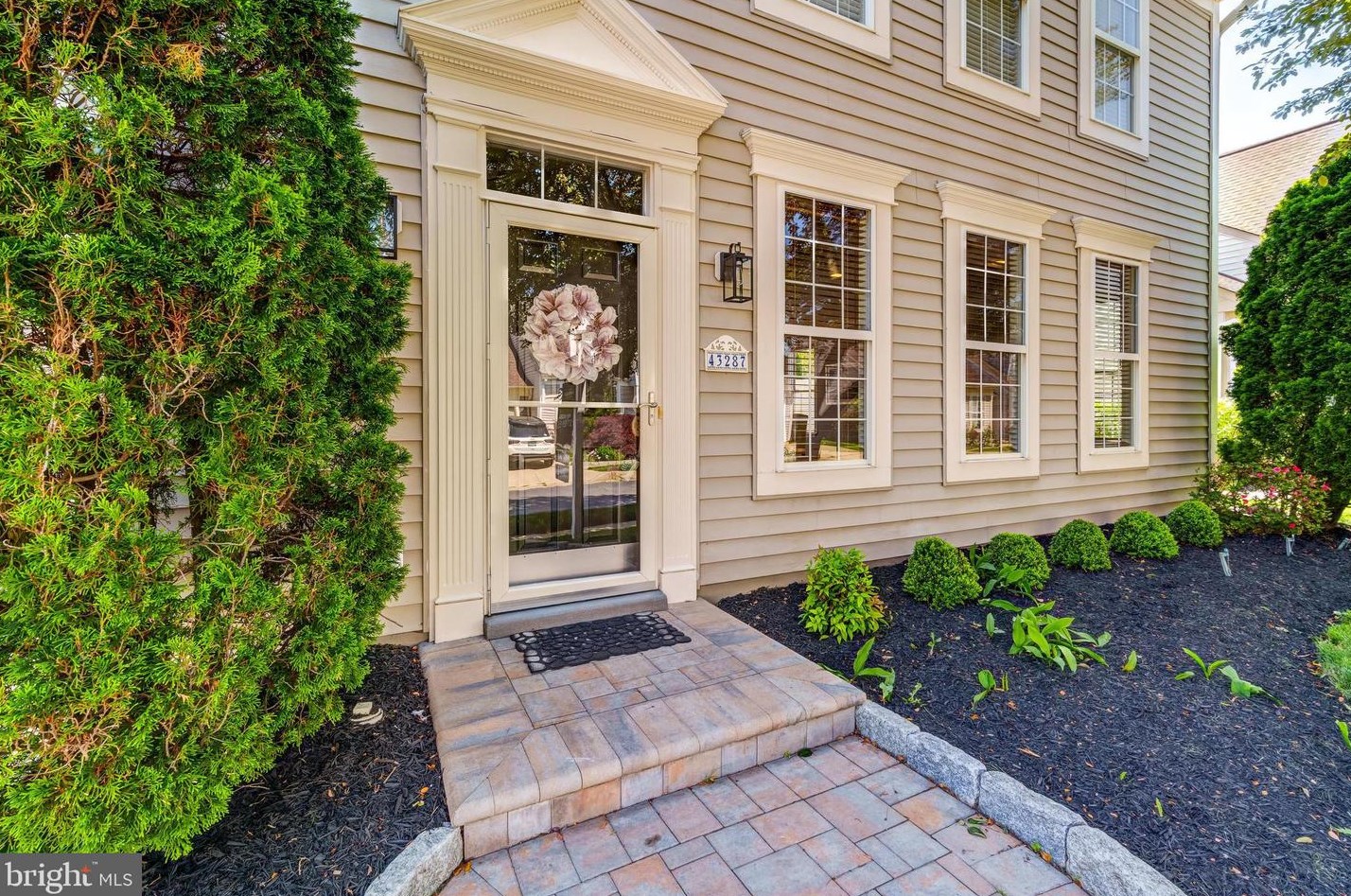 43287 Rush Run Ter, Ashburn VA  20147-3747 exterior