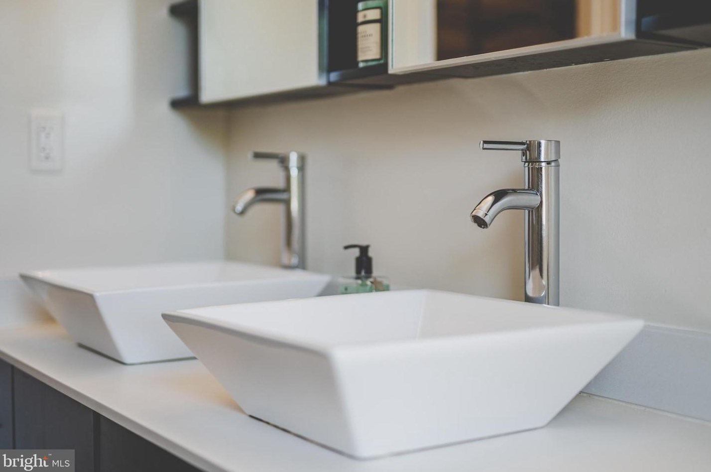 43287 Rush Run Ter, Ashburn VA  20147-3747 exterior