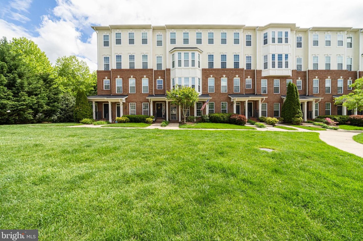 19195 Winmeade Dr, Leesburg, VA 20176