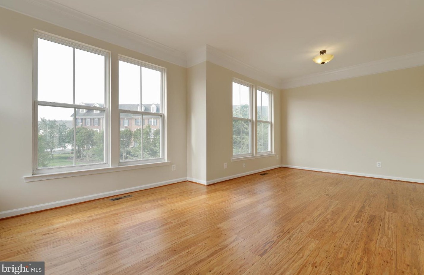 42494 Regal Wood Dr, Ashburn VA  20148-5626 exterior