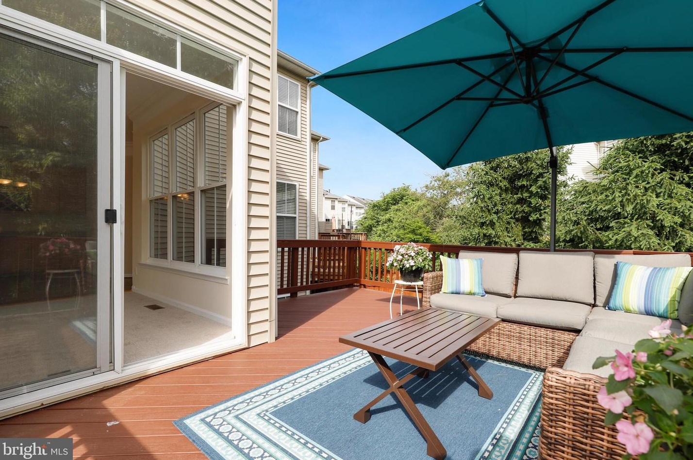 42494 Regal Wood Dr, Ashburn VA  20148-5626 exterior