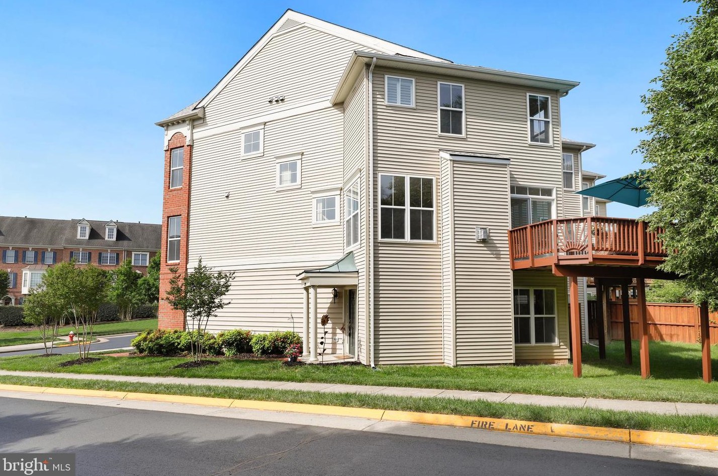 42494 Regal Wood Dr, Ashburn VA  20148-5626 exterior