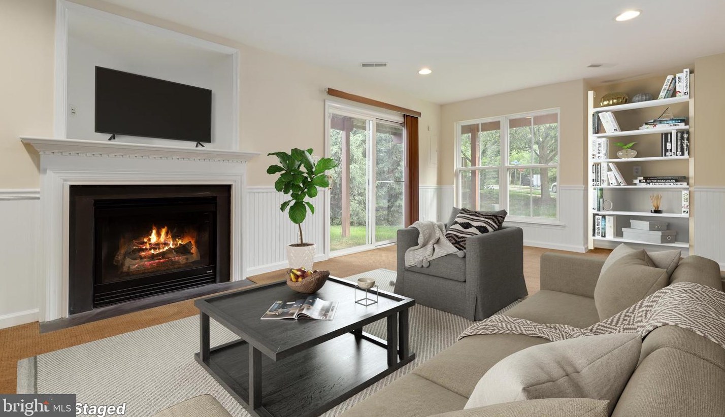 42494 Regal Wood Dr, Ashburn VA  20148-5626 exterior