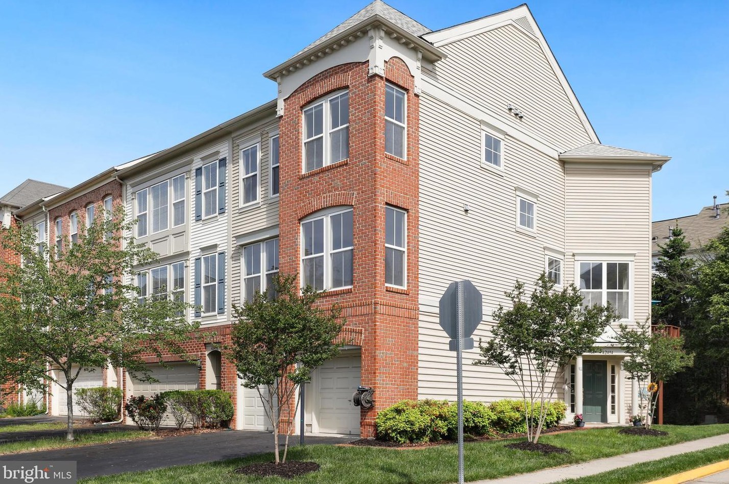 42494 Regal Wood Dr, Ashburn, VA 20148-5626