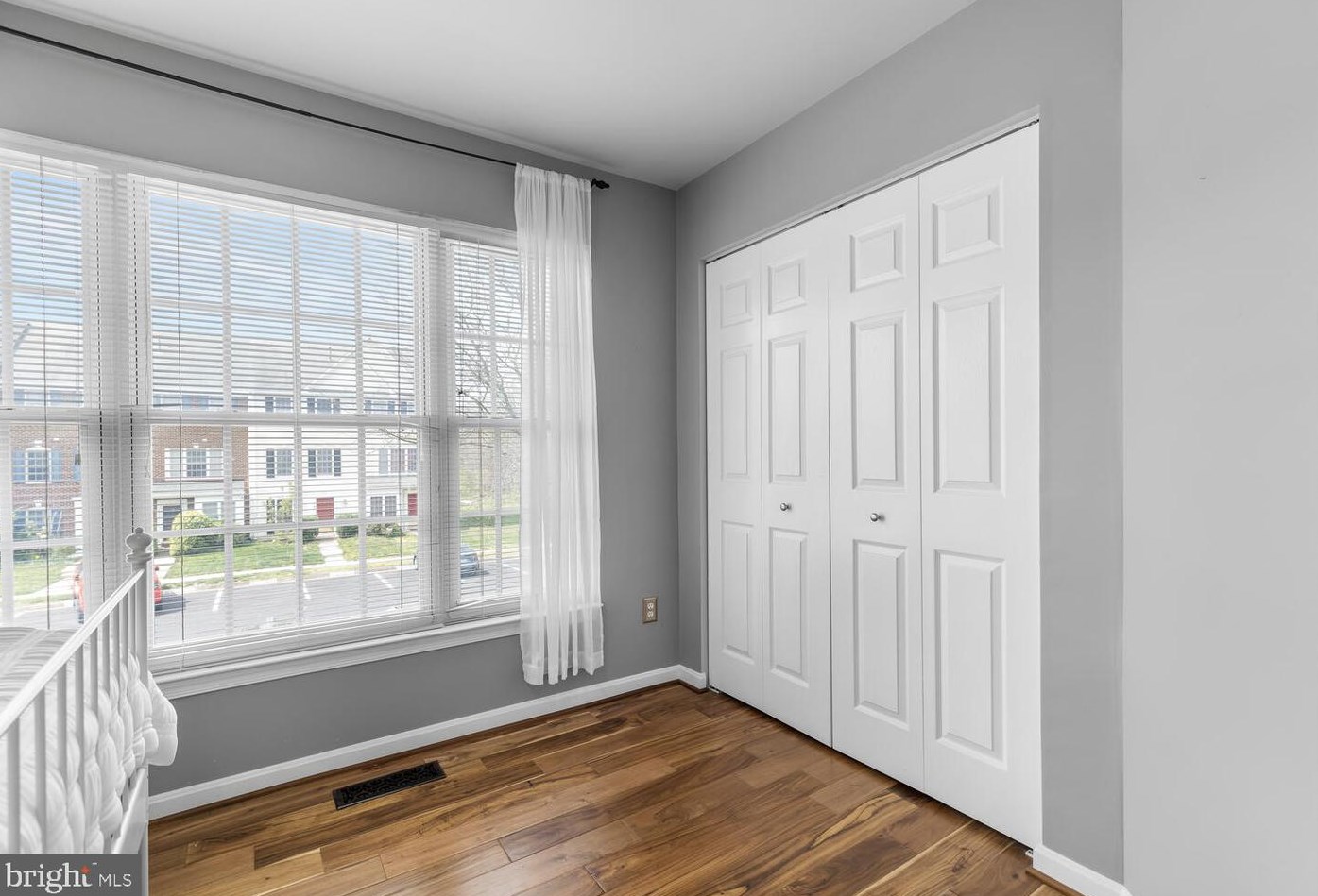 42805 Pilgrim Sq, Fairfax VA  20152-3928 exterior