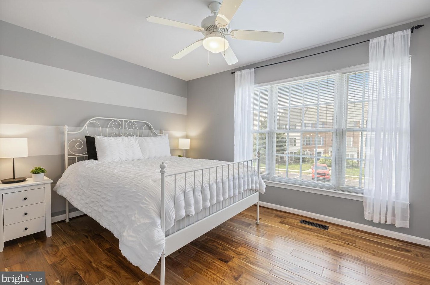 42805 Pilgrim Sq, Fairfax VA  20152-3928 exterior