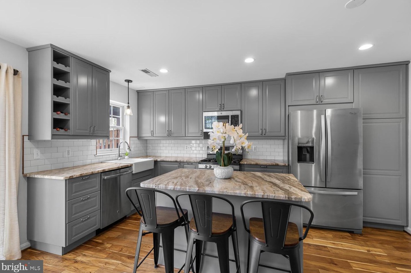 42805 Pilgrim Sq, Fairfax VA  20152-3928 exterior