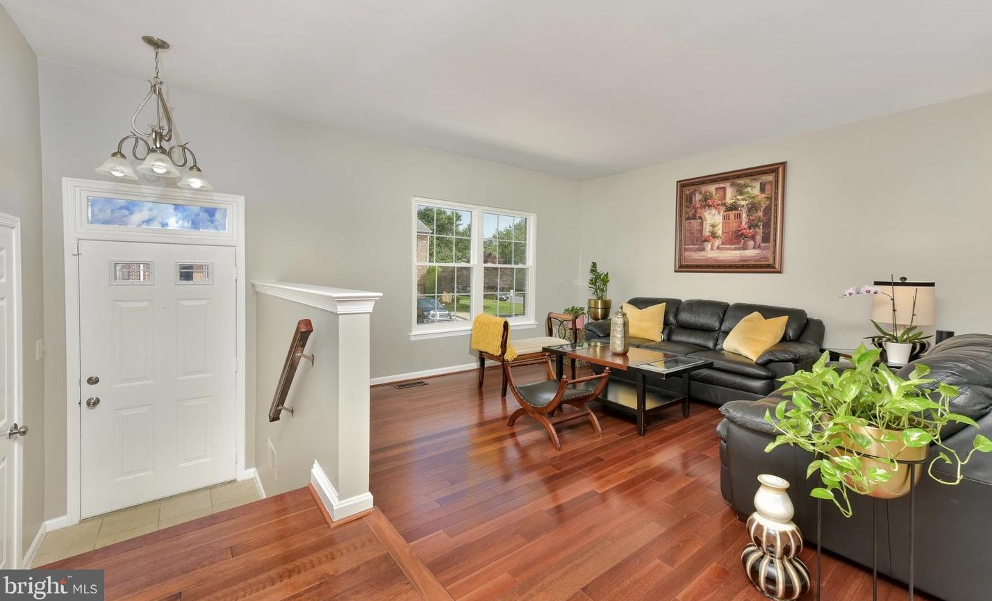 46621 Carriage Ct, Dulles, VA 20164
