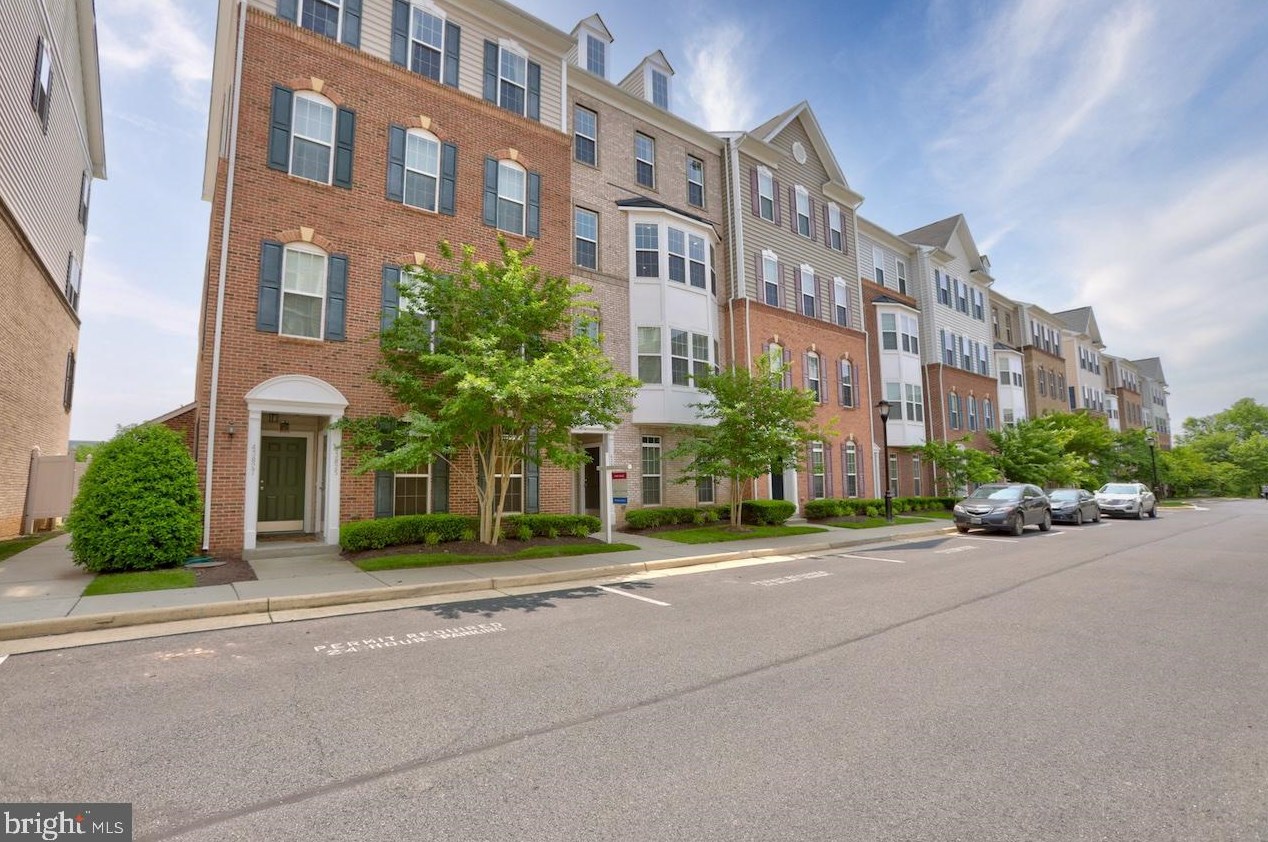 43823 Kingston Station Ter, Ashburn, VA 20148-2421