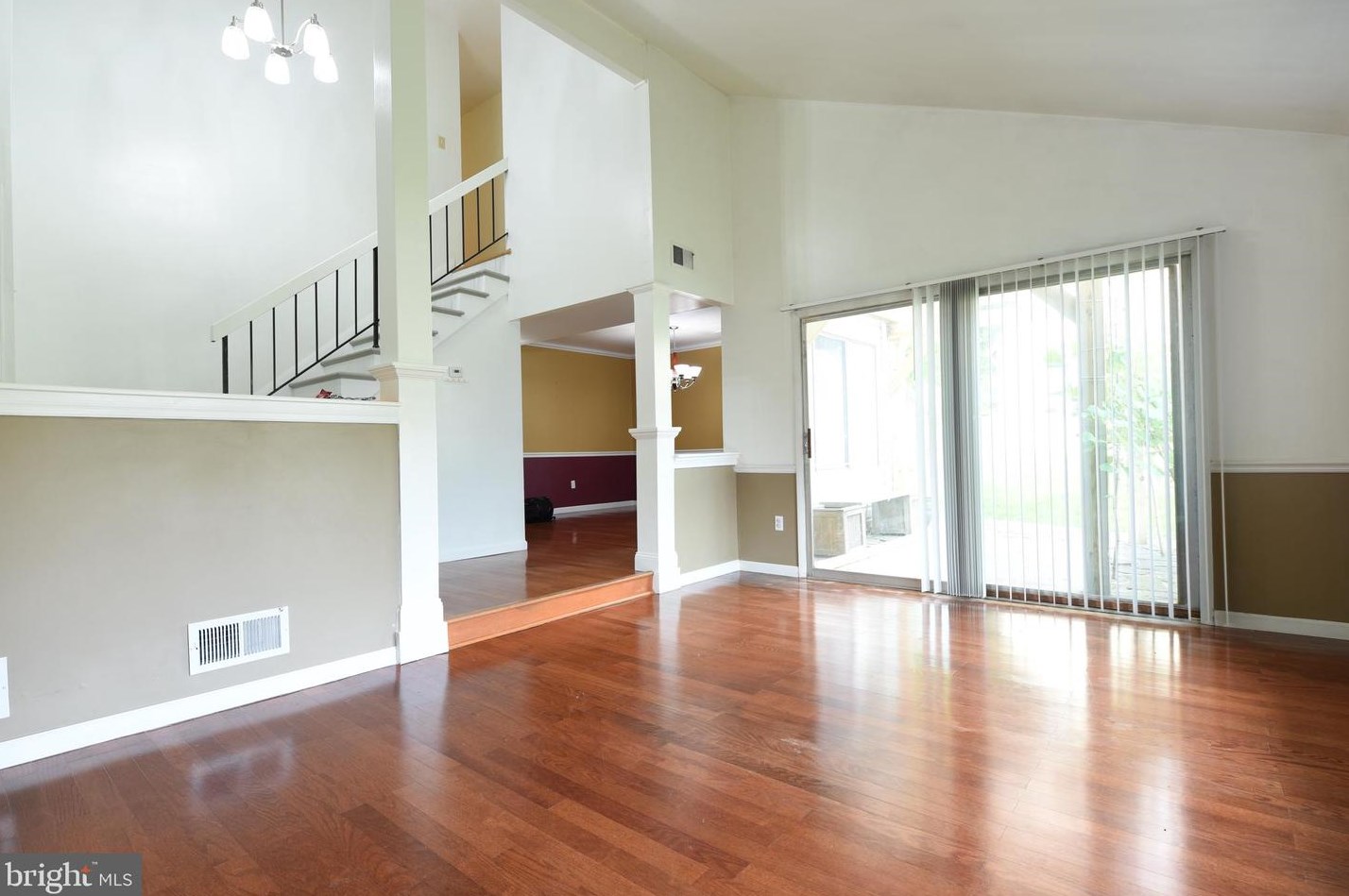 219 Hillsdale Dr, Dulles VA  20164-1221 exterior