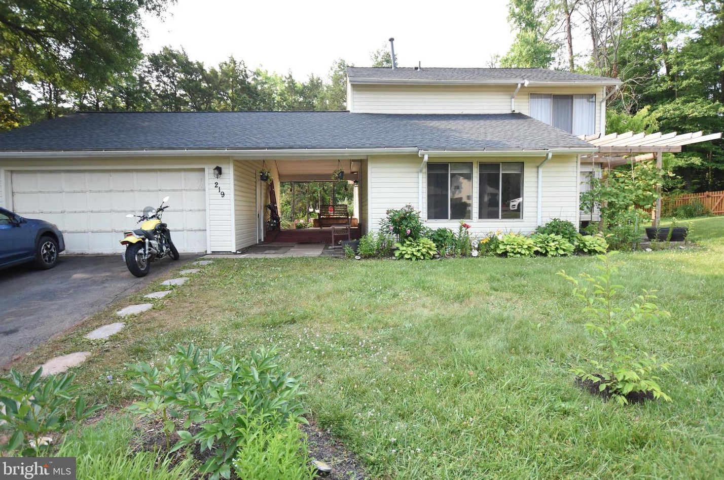 219 Hillsdale Dr, Dulles, VA 20164