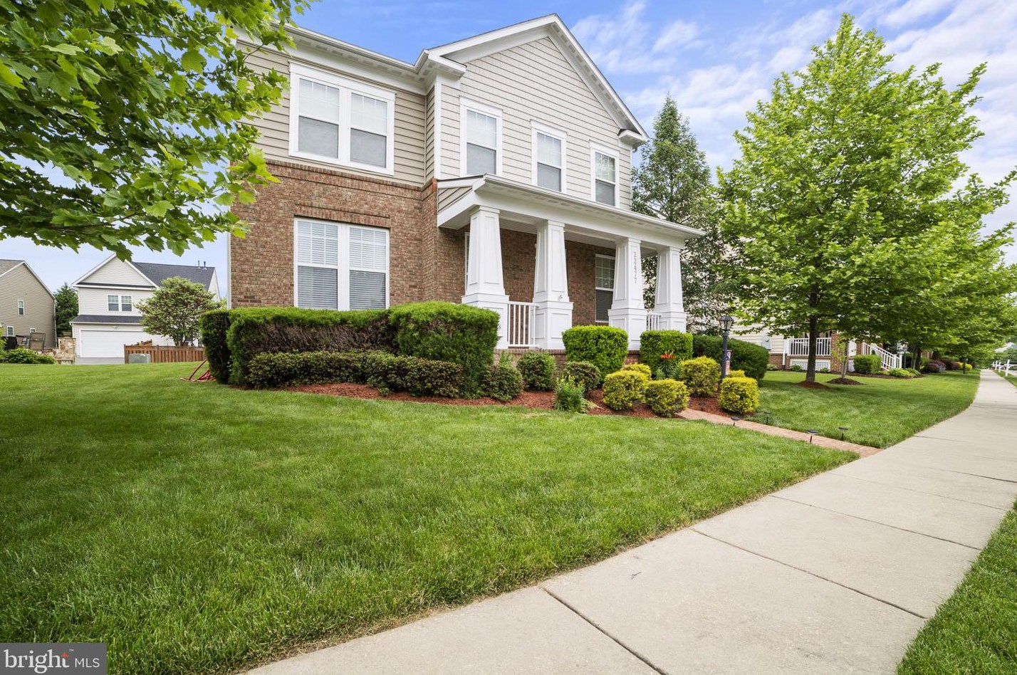22477 Aging Oak Dr, Leesburg, VA 20175