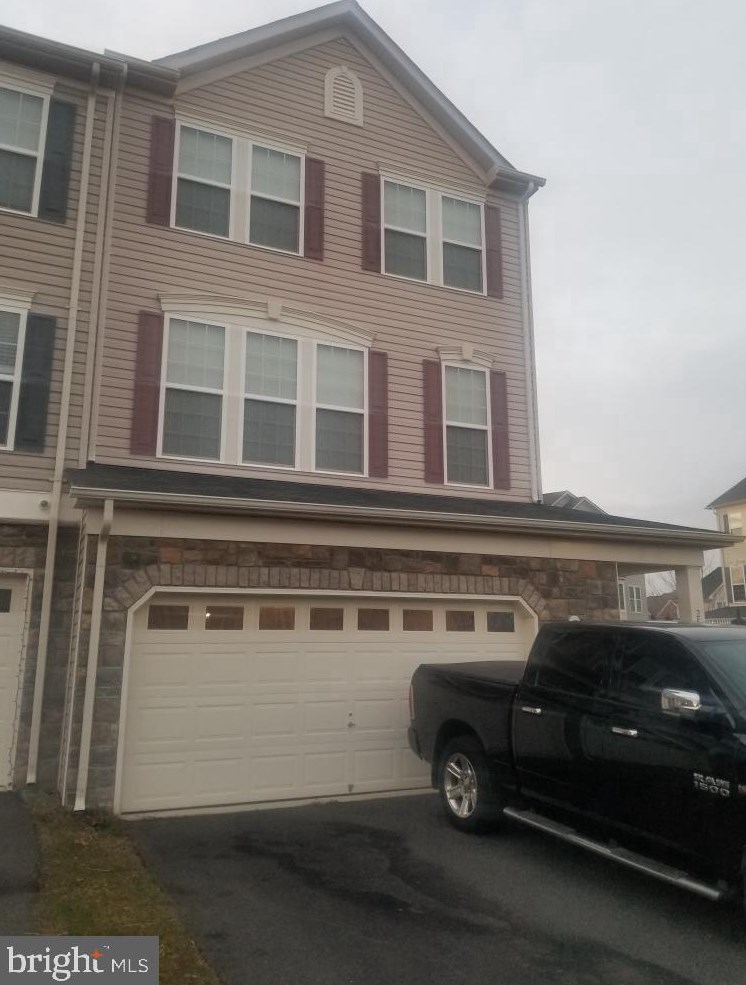 25081 Silurian Ter, Stone Ridge, VA 20105