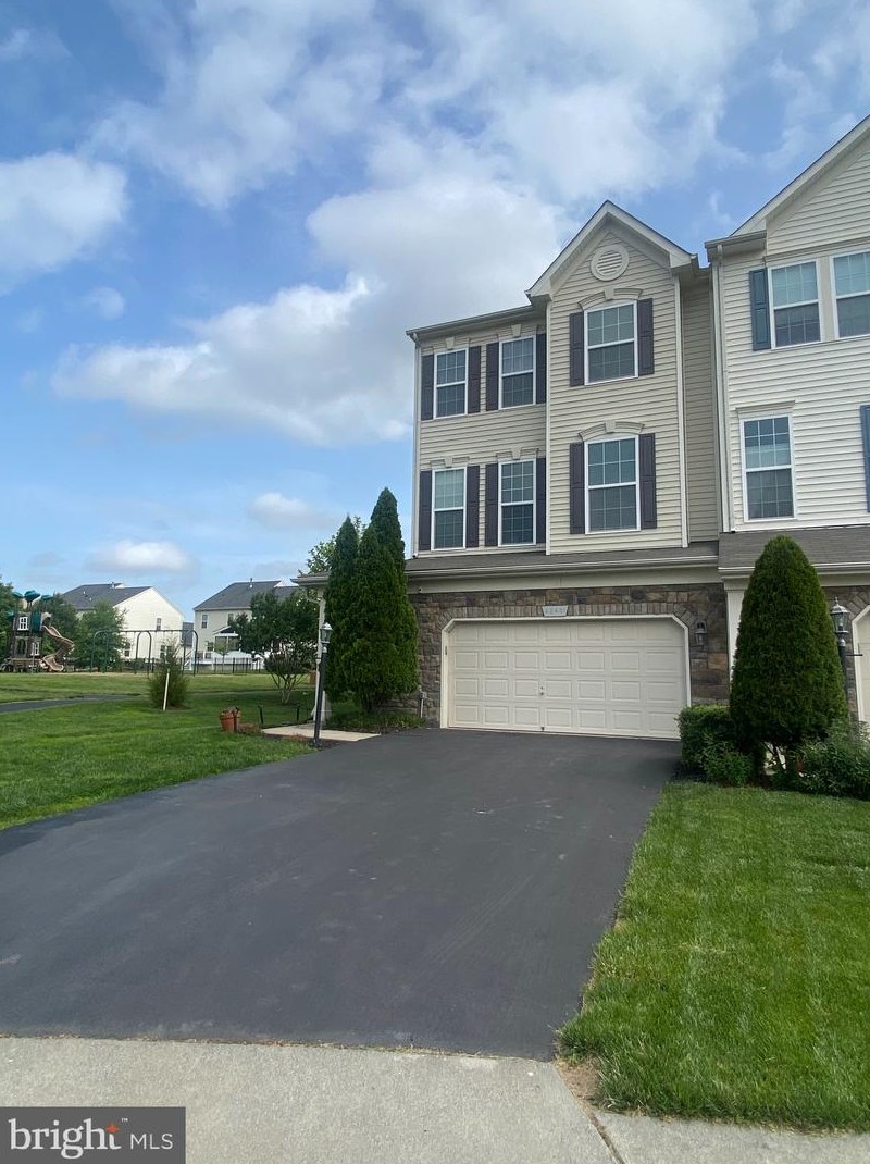 42431 Angela Faye Sq, Ashburn, VA 20148-8052