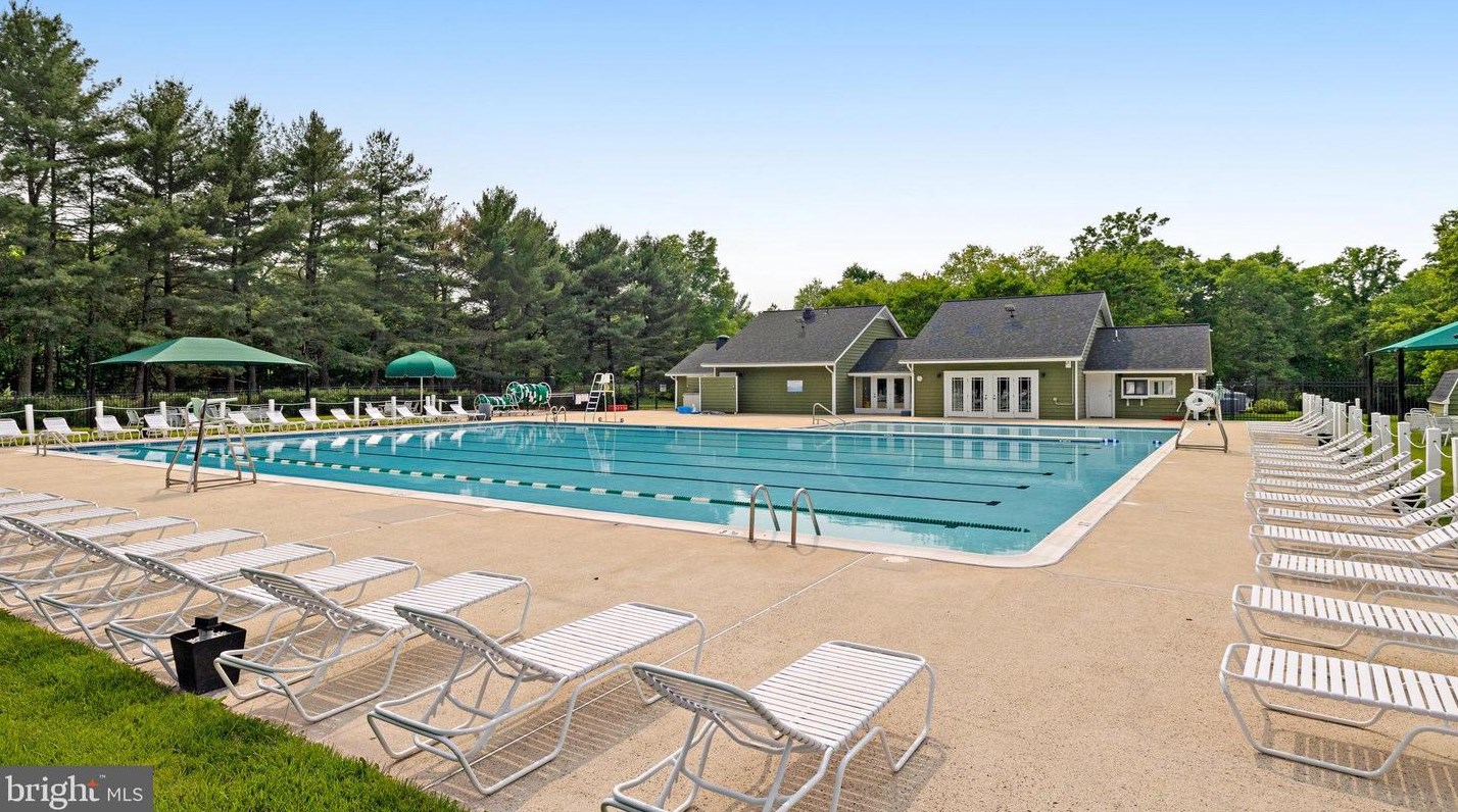 5 Vandercastel Rd, Dulles VA  20165-5622 exterior