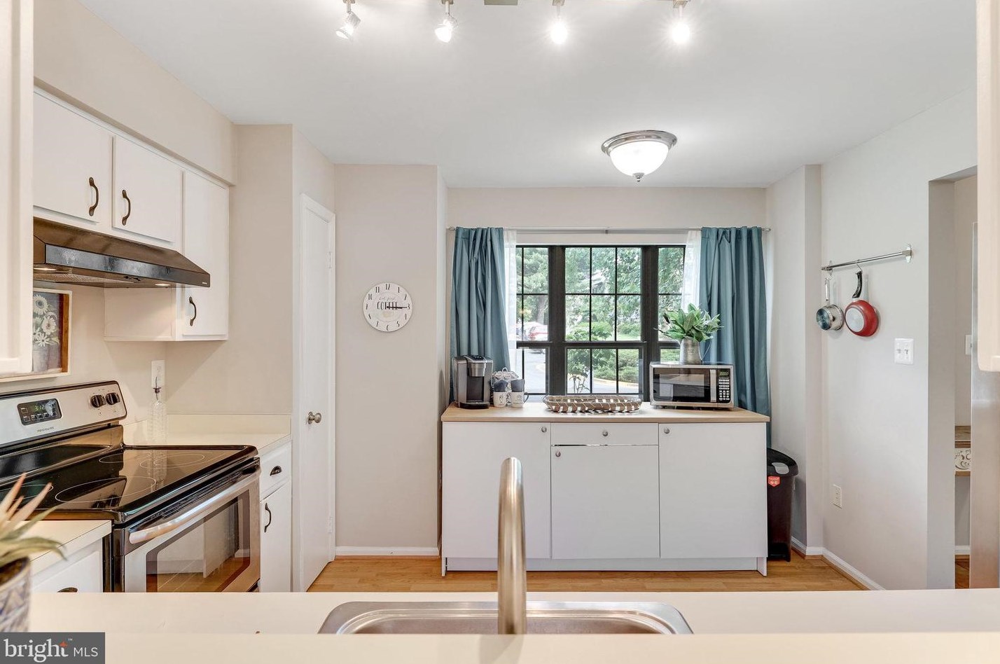 5 Vandercastel Rd, Dulles VA  20165-5622 exterior