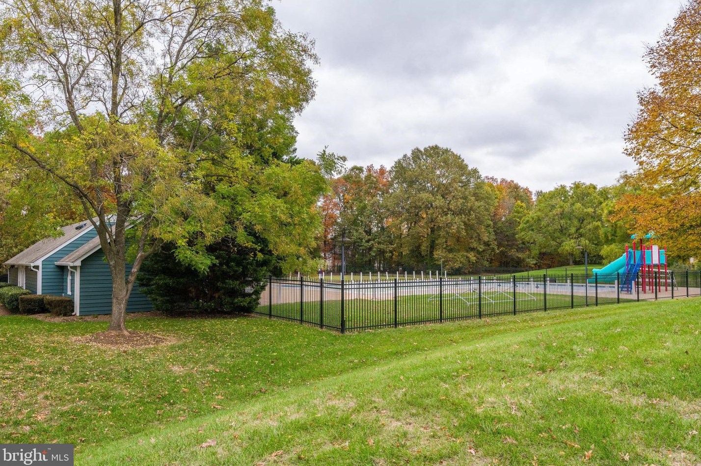 5 Vandercastel Rd, Dulles VA  20165-5622 exterior