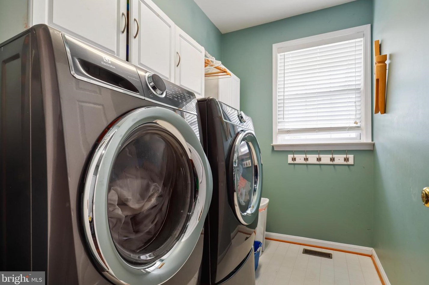 20797 Iris Dr, Dulles VA  20165-8712 exterior