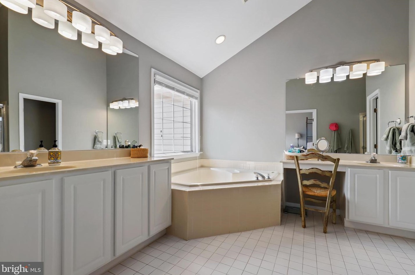 20797 Iris Dr, Dulles VA  20165-8712 exterior