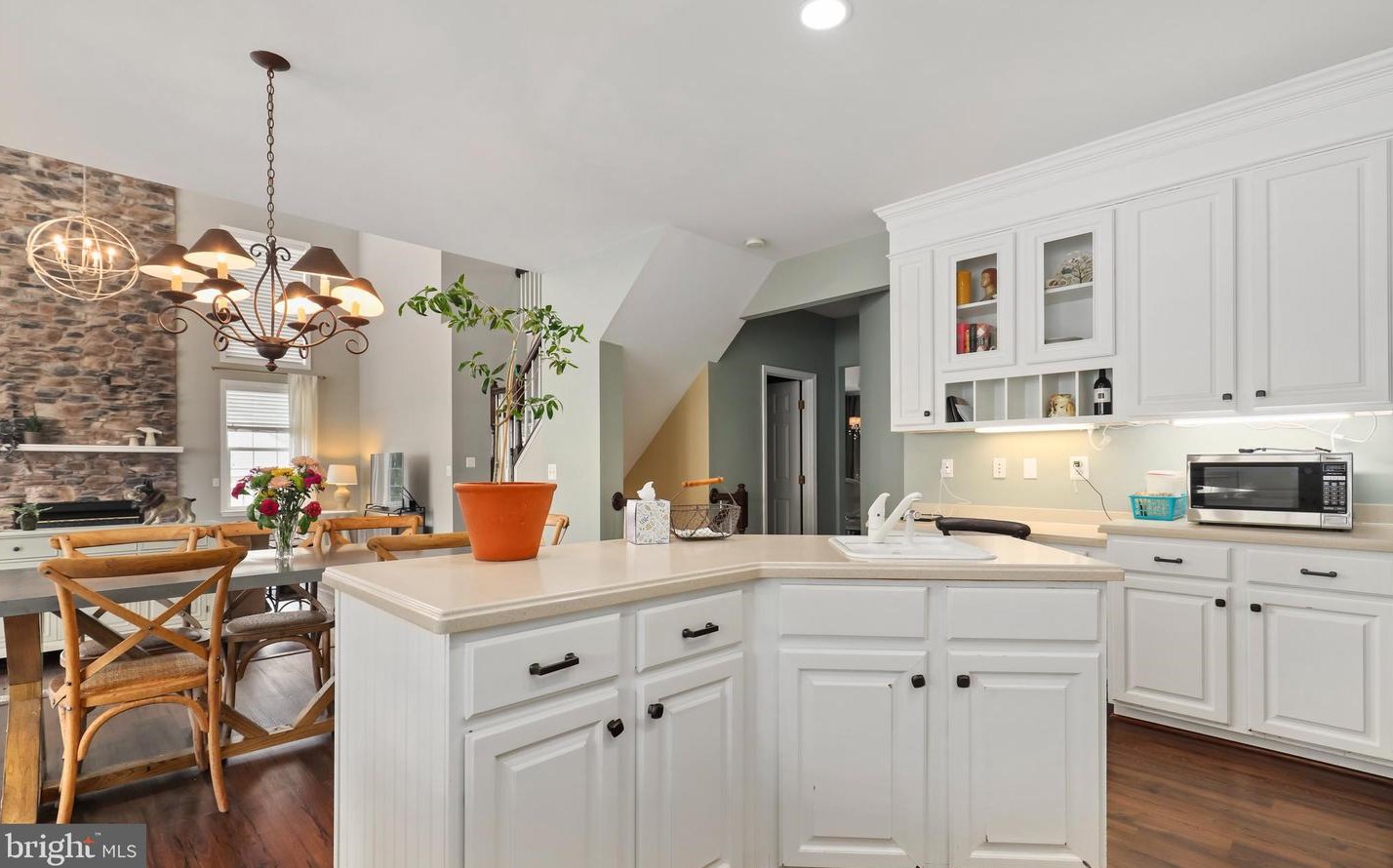 20797 Iris Dr, Dulles VA  20165-8712 exterior