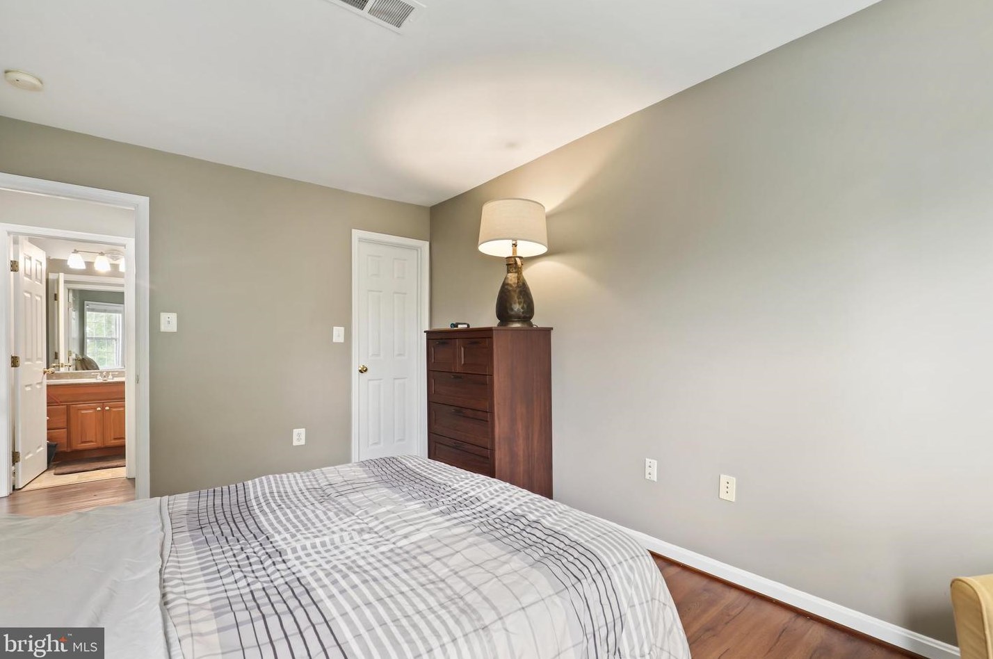 20797 Iris Dr, Dulles VA  20165-8712 exterior