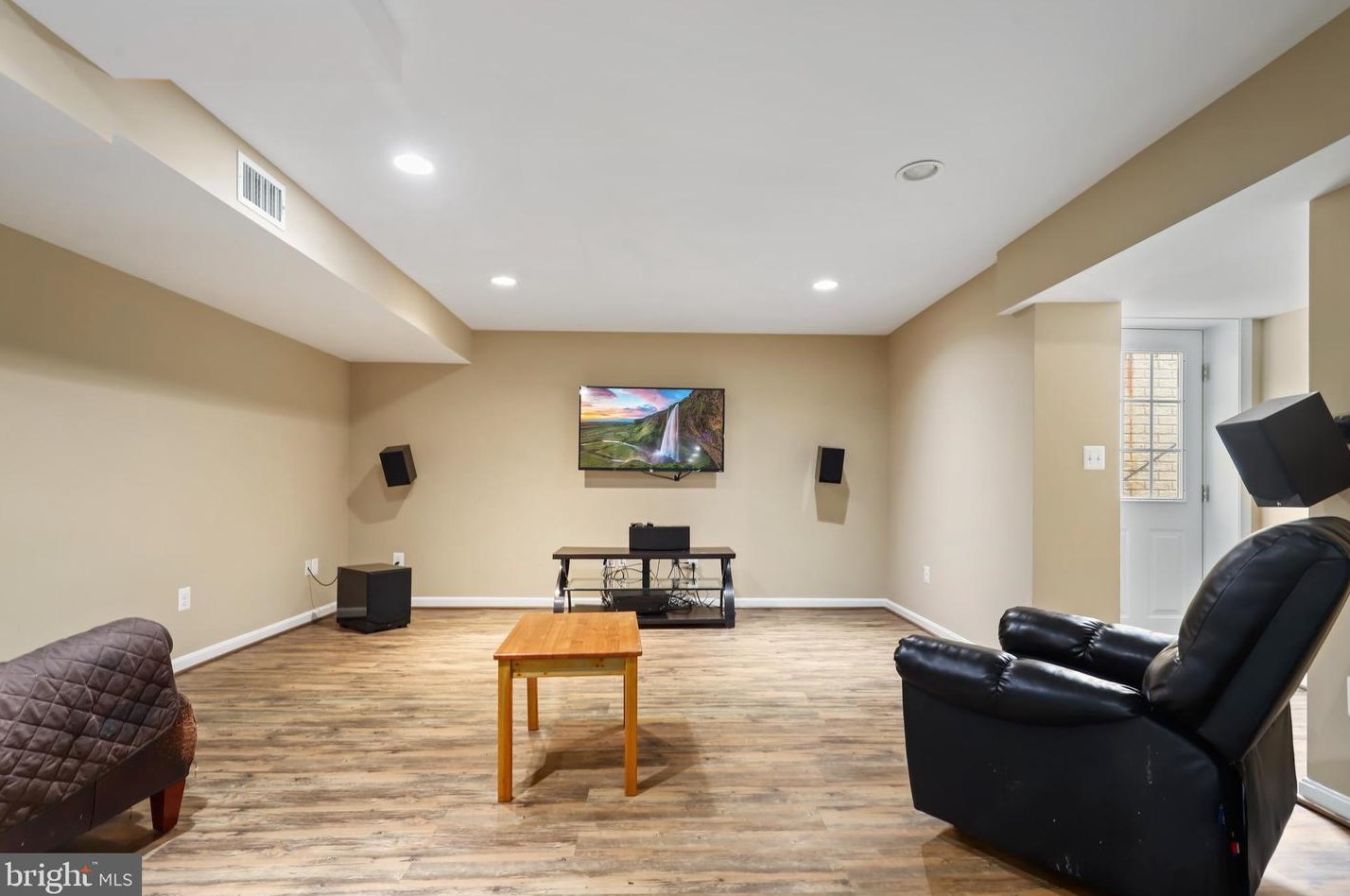 20797 Iris Dr, Dulles VA  20165-8712 exterior