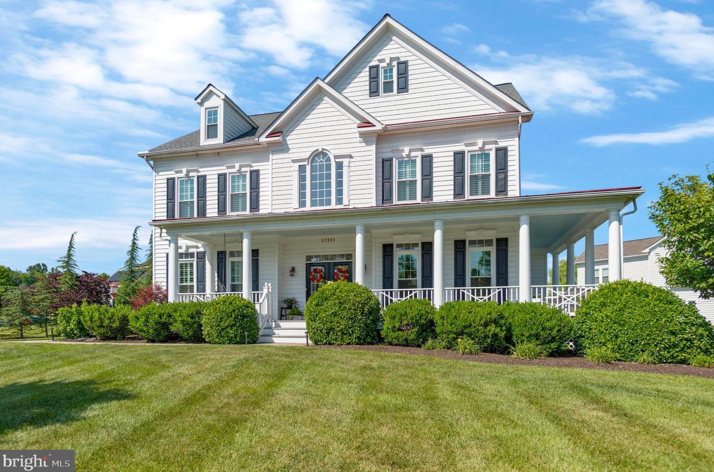 43801 Paramount Pl, Fairfax, VA 20152-5711