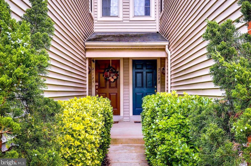 21182 Domain Ter, Dulles, VA 20165-7267