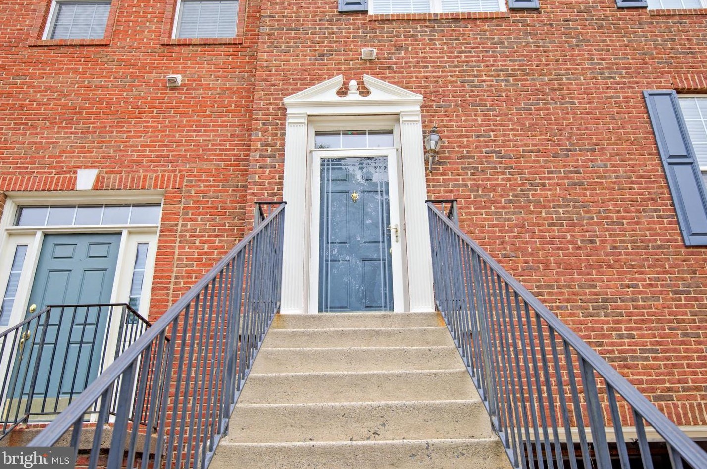 25534 Crossfield Dr, Fairfax, VA 20152-3907