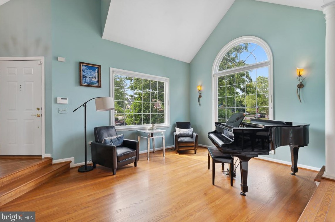 43973 Needmore Ct, Ashburn, VA 20147-3817