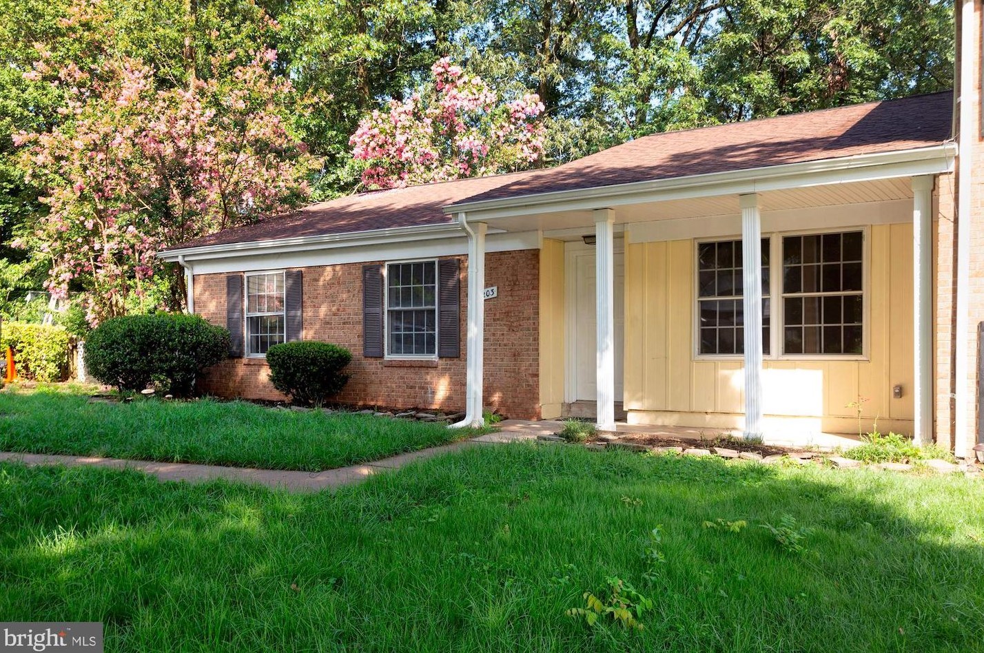203 Summers Ct, Dulles, VA 20164-2531