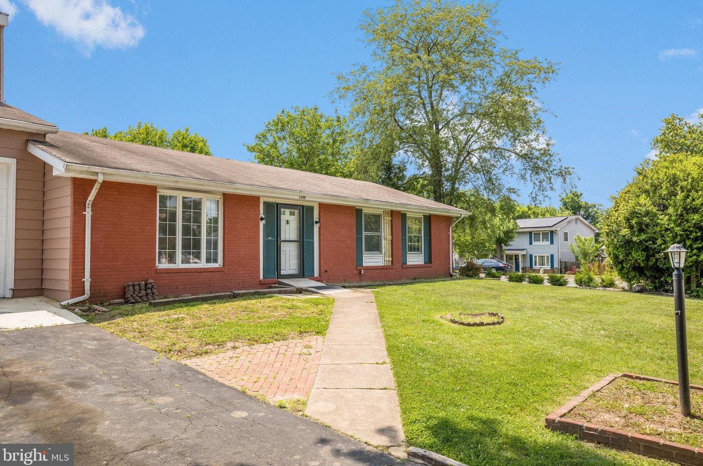 1600 Jefferson Ct, Dulles VA  20164-2003 exterior