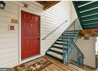 25300 Lake Mist Sq #202, Fairfax, VA 20152