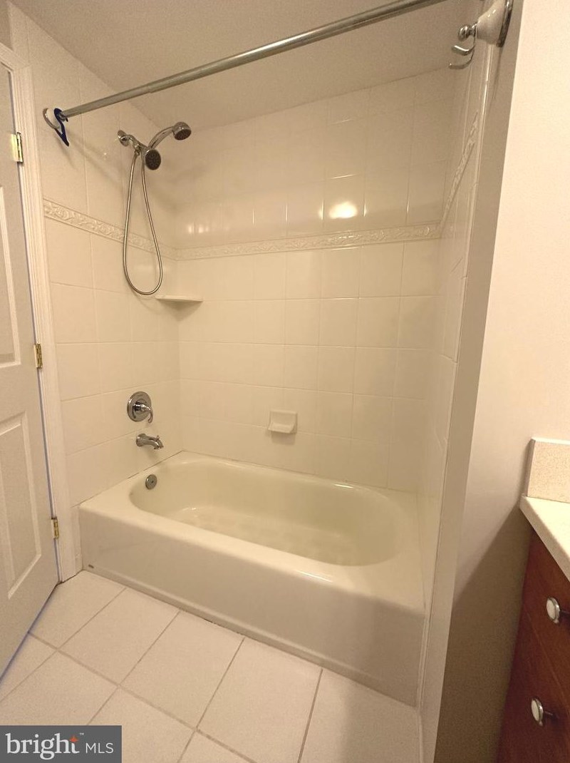 115 Johnson Rd, Dulles VA 20164-2624 exterior