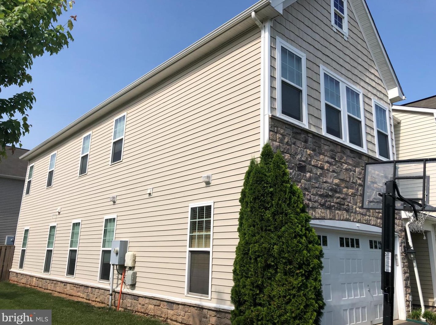 42342 Benfold Sq, Ashburn VA 20148-7610 exterior