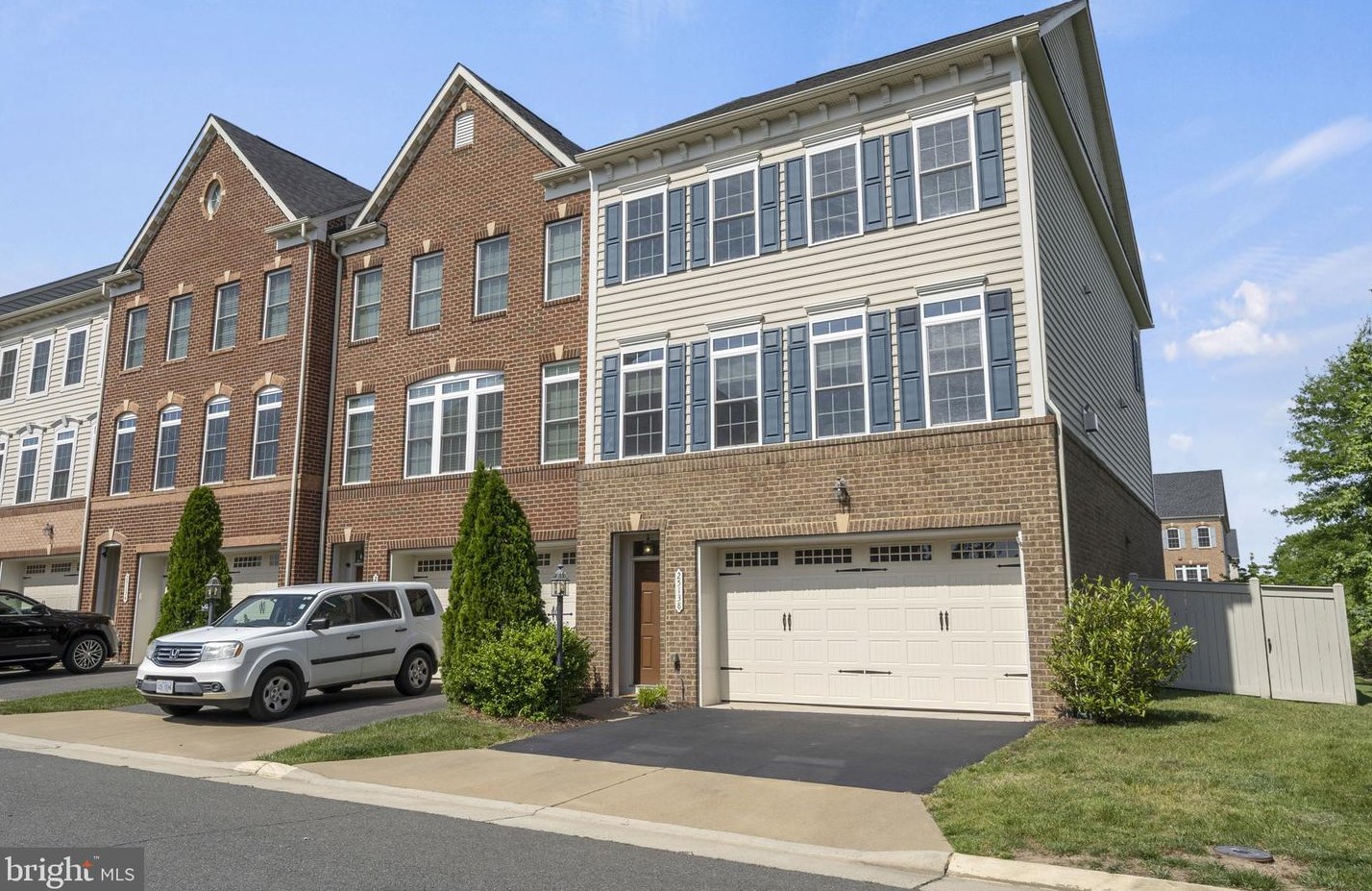 25138 Deerhurst Ter, Fairfax, VA 20152-6099