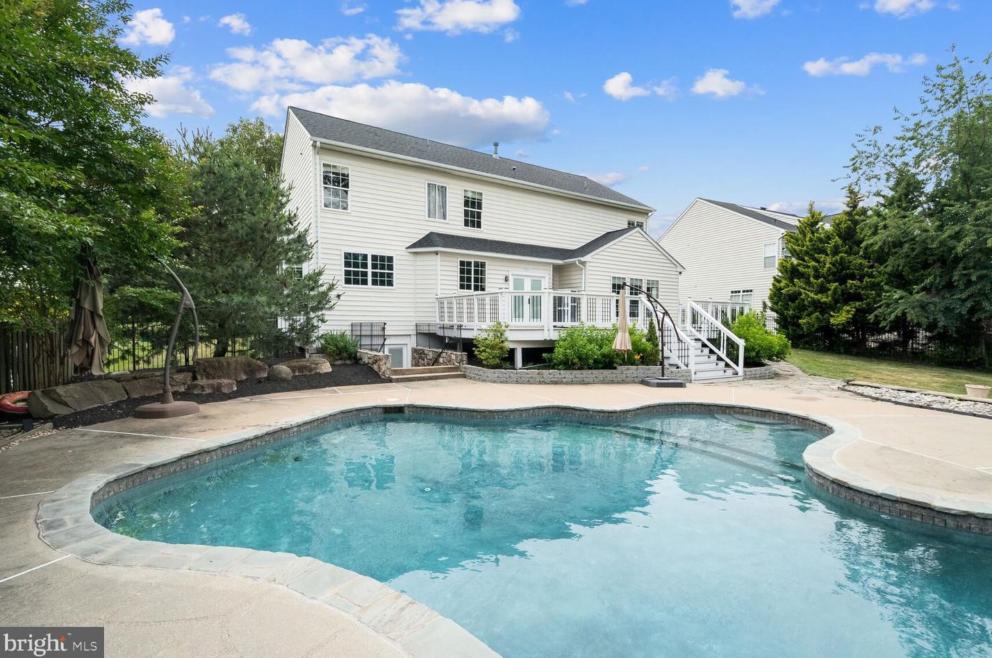 22082 Water Run Ct, Ashburn, VA 20148