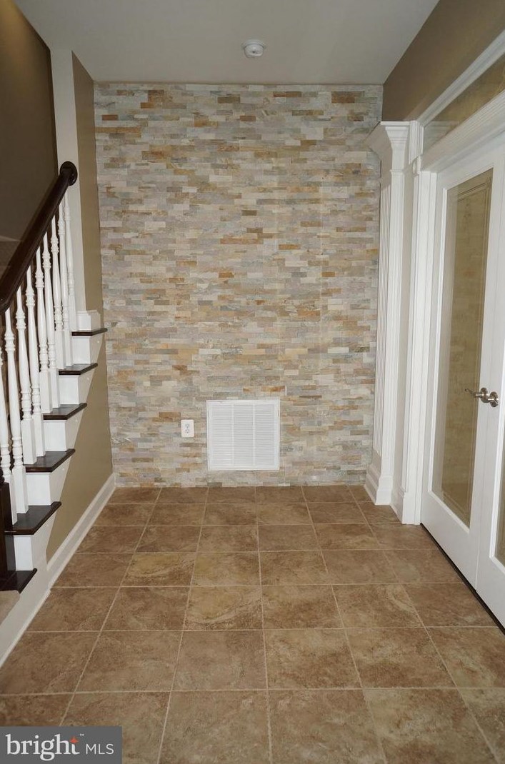 25070 Becerra Ter, Fairfax, VA 20152