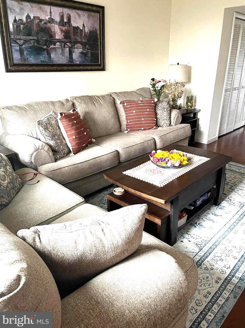 123 Willow Pl, Dulles VA 20164-1626 exterior