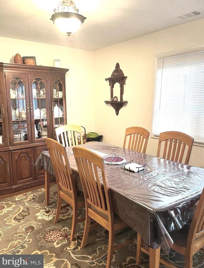 123 Willow Pl, Dulles VA 20164-1626 exterior