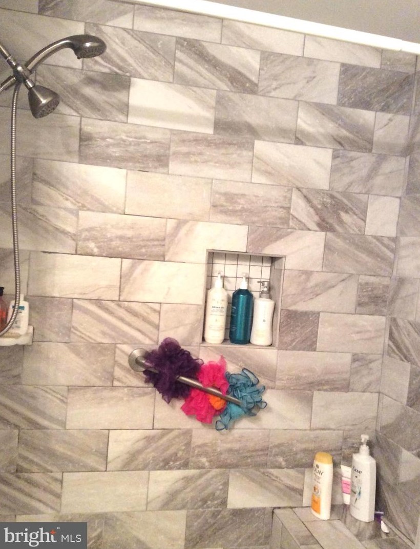 123 Willow Pl, Dulles VA 20164-1626 exterior